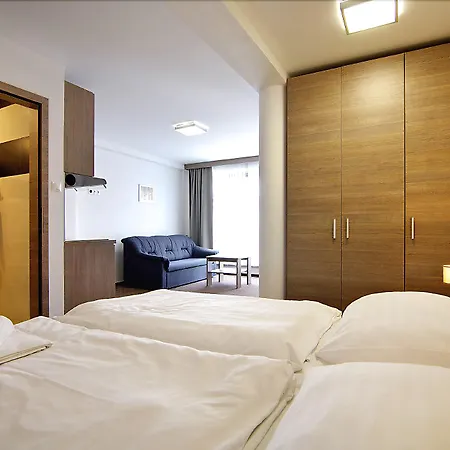 ホテル Hotel Lucivna