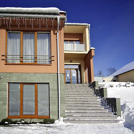 Hotel Lucivna Ξενοδοχείο 3*