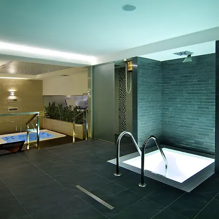Hotel Lucivna 3*