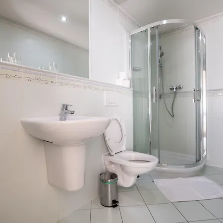 Hotel Lucivna 3*