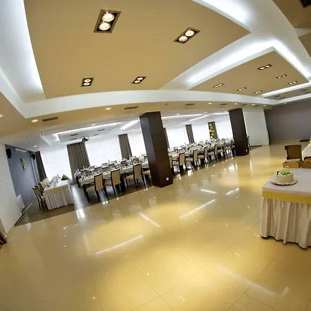 Hotel Lucivna ホテル