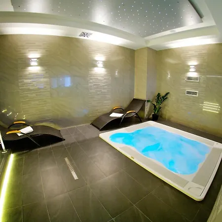 Hotel Lucivna 3*