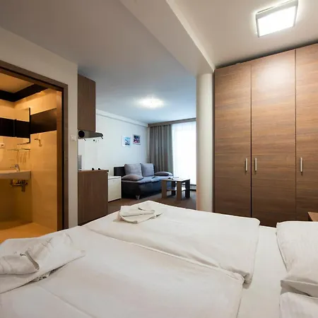 ホテル Hotel Lucivna