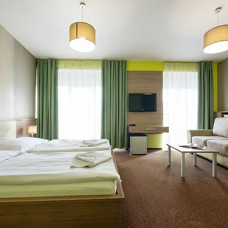 Hotel Lucivna ホテル 3*