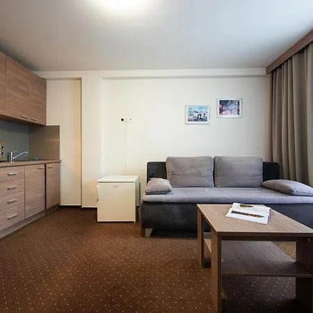 Hotel Lucivna Ξενοδοχείο 3*