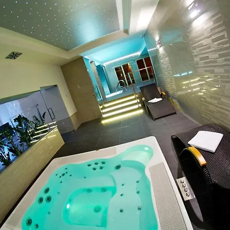 Hotel Lucivna 3*