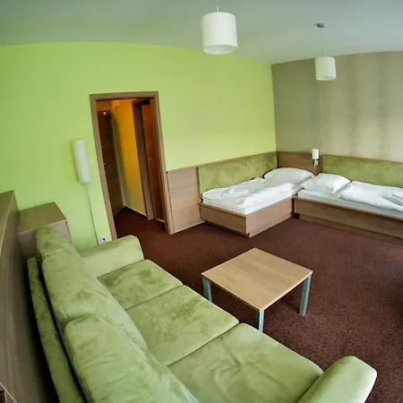 Hotel Lucivna ホテル 3*
