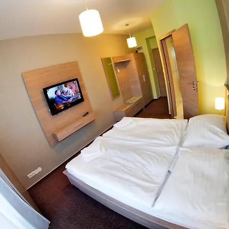 ホテル Hotel Lucivna 3*