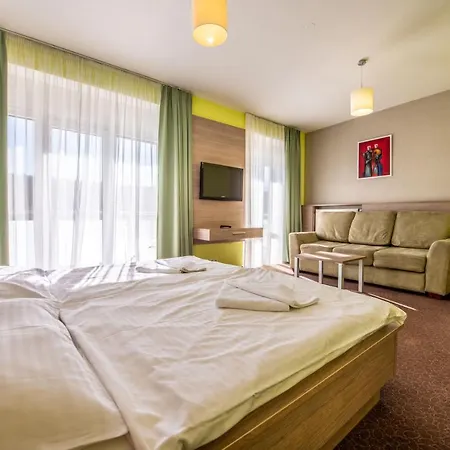 Hotel Lucivna 3*