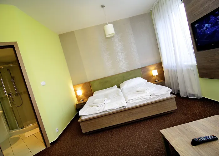 Hotel Lucivna Hotell