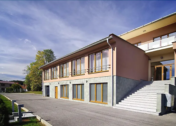 Hotel Lucivna Hotell 3*