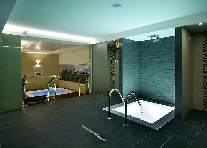 Hotel Lucivna 3*
