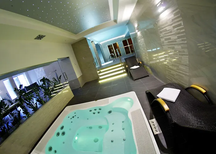 Hotel Lucivna Hotell