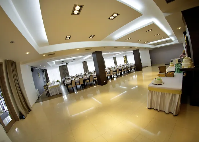 Hotel Lucivna Hotell