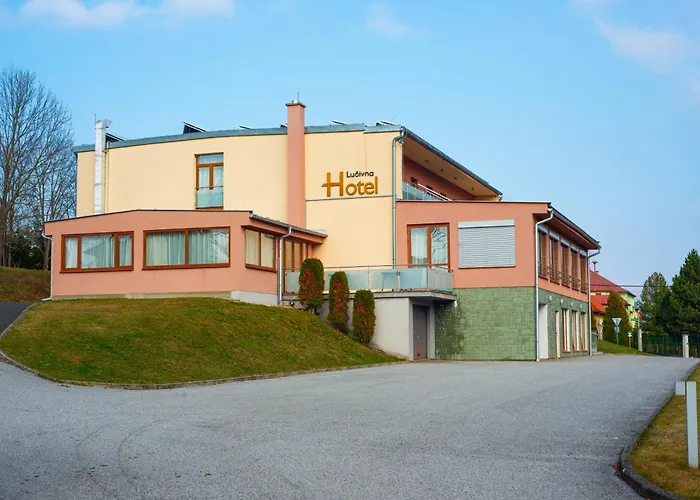 Hotel Lucivna Hotell